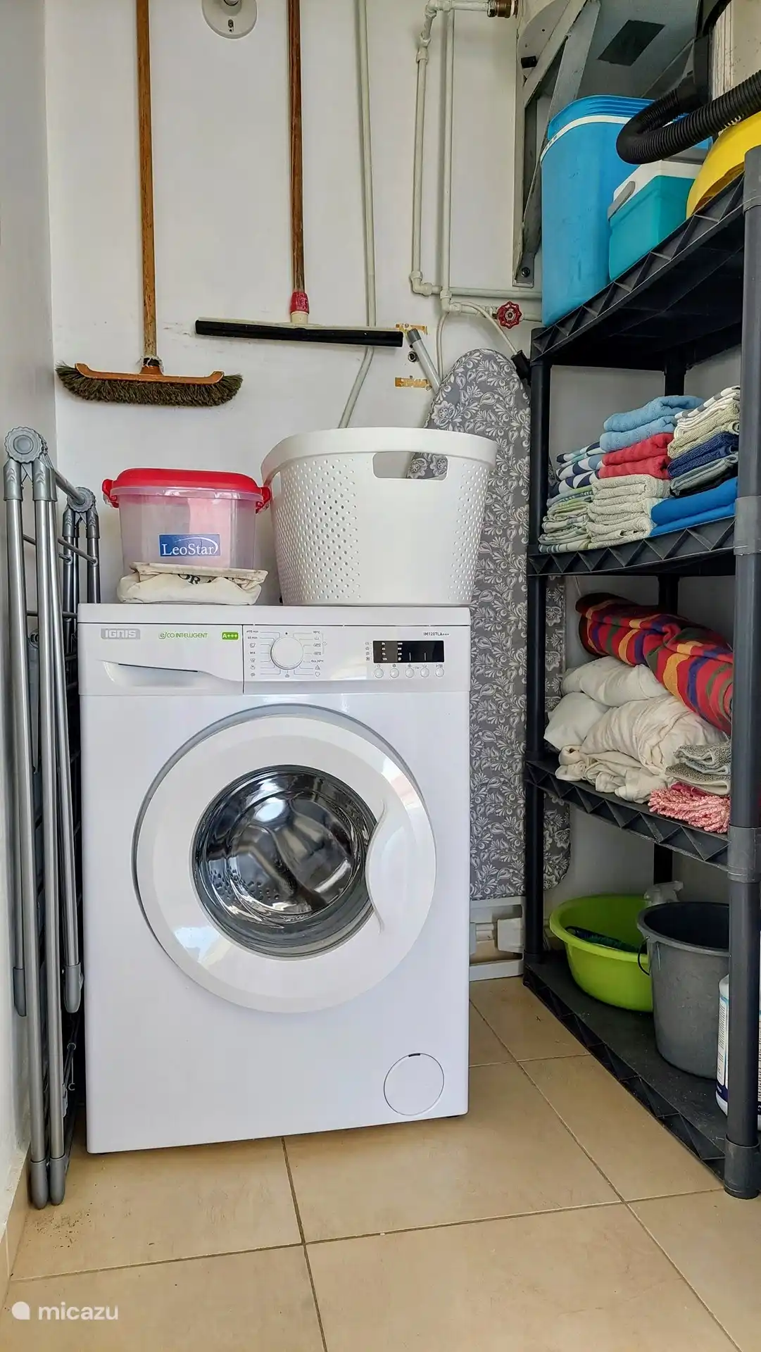 Hauswirtschaftsraum mit Waschmaschine incl. Ersatzwäsche/Handtücher