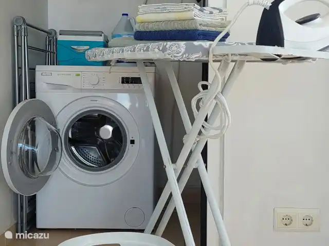 villa en Curazao, Bandabou (oeste), Fontein – Villa Coco, con piscina Hauswirtschaftsraum mit Waschmaschine incl. Bügelbrett und Bügeleisen