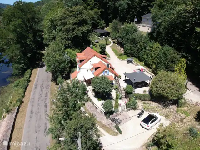 Les Moulins au bord du lac | France, Nièvre, Corancy - chalet notre maison, chalet et juste au dessus de La Maison (sera loué à partir du 1-5-2024)
pris d'en haut