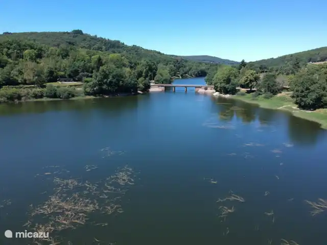 Les Moulins au bord du lac | France, Nièvre, Corancy - chalet lac de Pannecière