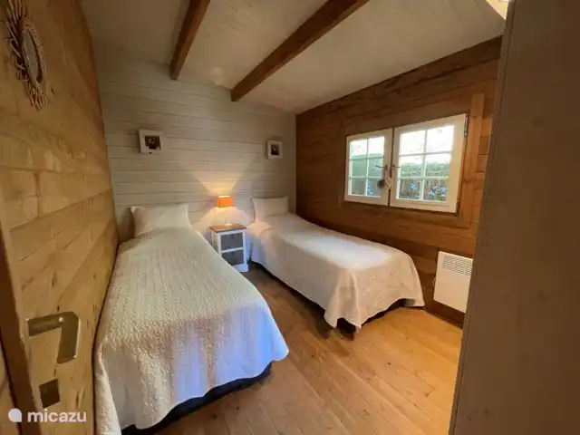 Les Moulins au bord du lac | France, Nièvre, Corancy - chalet chambre avec 2 lits simples 80x200 cm