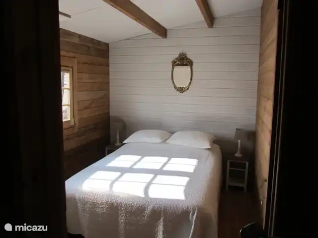 Les Moulins au bord du lac | France, Nièvre, Corancy - chalet chambre 1x 2 pers. 140x200
avec garde-robe spacieuse