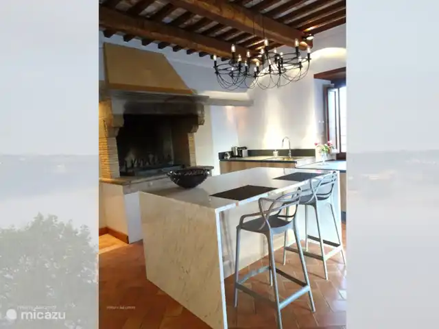 Location de Vacances Italie, Ombrie, Orvieto, villa - Tenuta del Conte Trop chaud pour l’été, mais on peut prendre un verre de vin près de la cheminée allumée