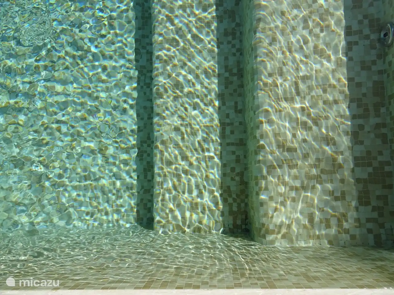 Into the pool over a roman staircase