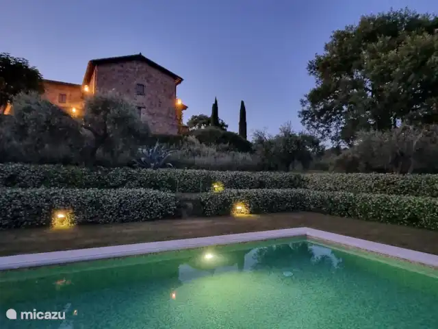Location de Vacances Italie, Ombrie, Orvieto, villa - Tenuta del Conte La piscine au pied de la maison