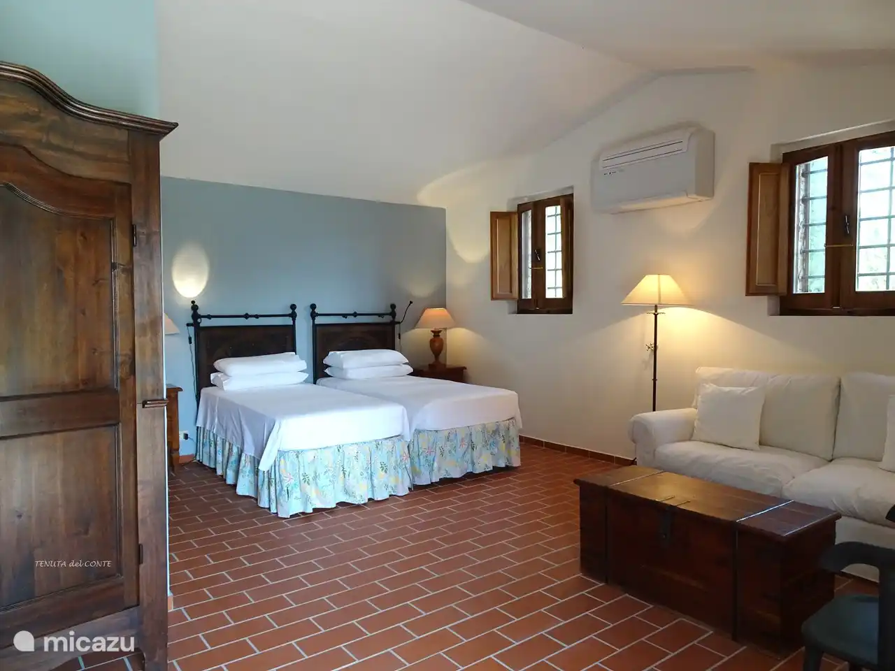 Bedroom en-suite at the front of the dependance (with airconditioning)