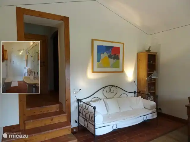Location de Vacances Italie, Ombrie, Orvieto, villa - Tenuta del Conte Cuisine coin salon. Vous montez les escaliers pour la salle de bain et la chambre