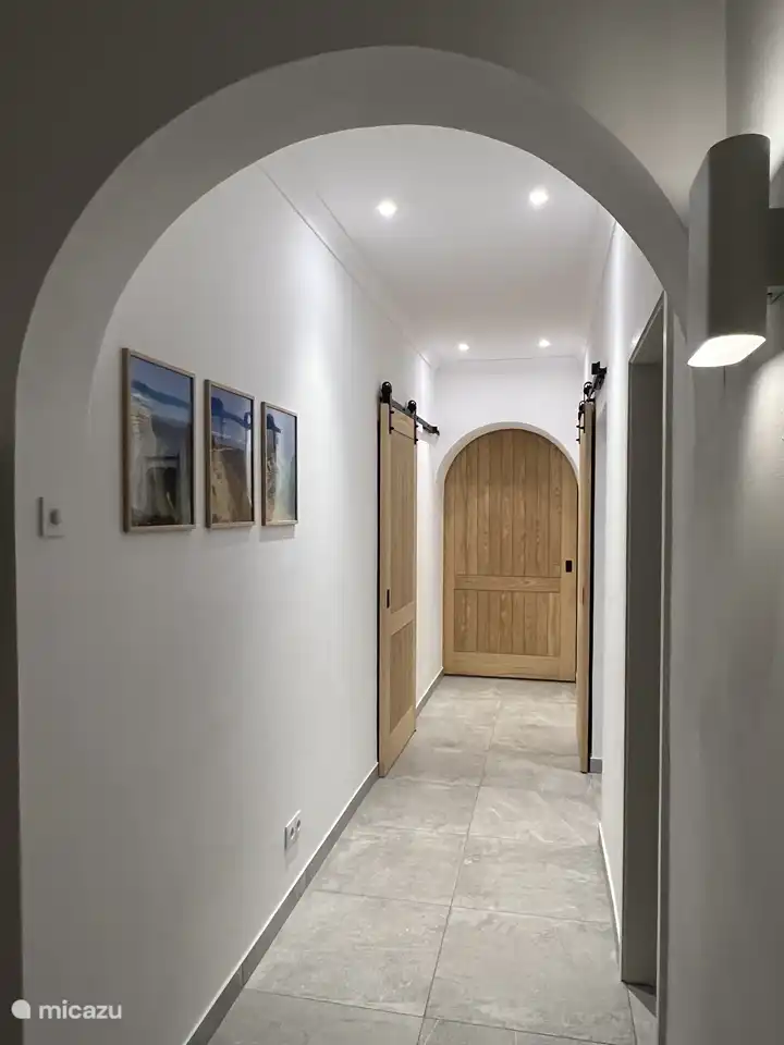 Eingang - Flur zu 3x Schlafzimmern | Vivenda da Luz