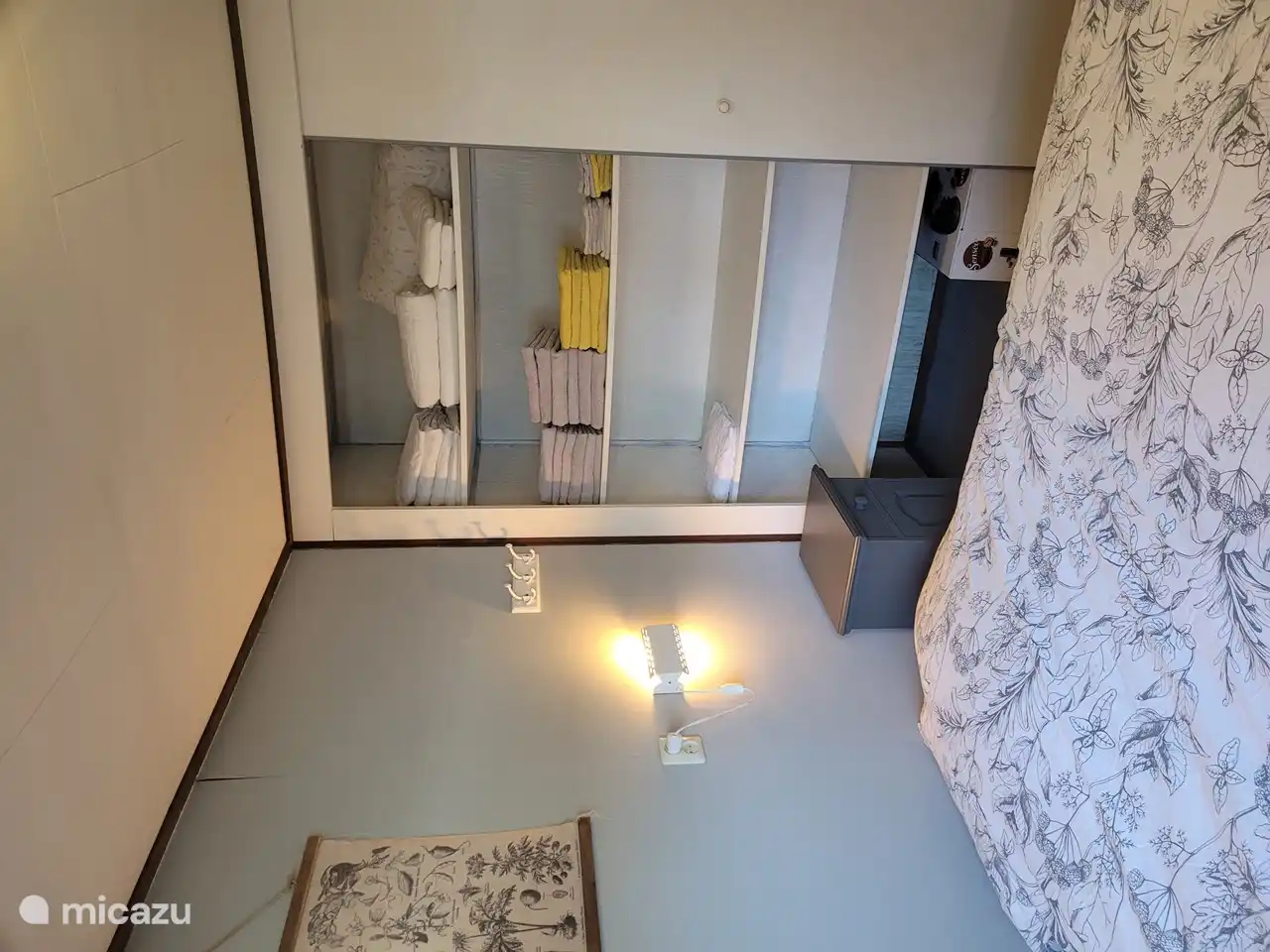 Hang leg kast met ruim voldoende linnengoed en handdoeken