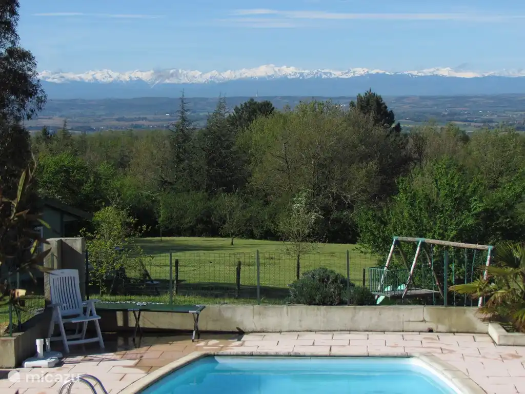 Vue sur les Pyrénées depuis la terrasse