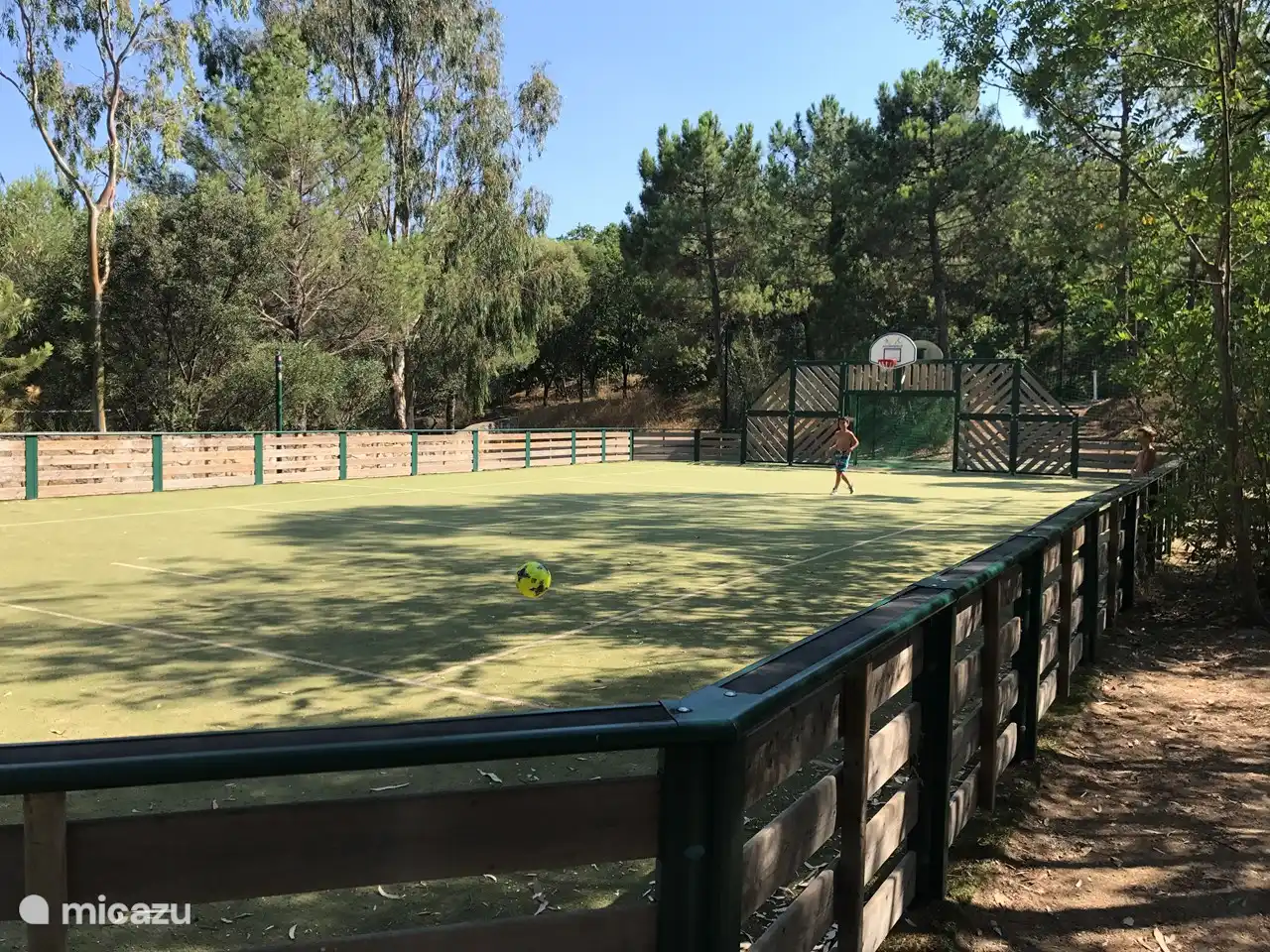 fútbol y baloncesto