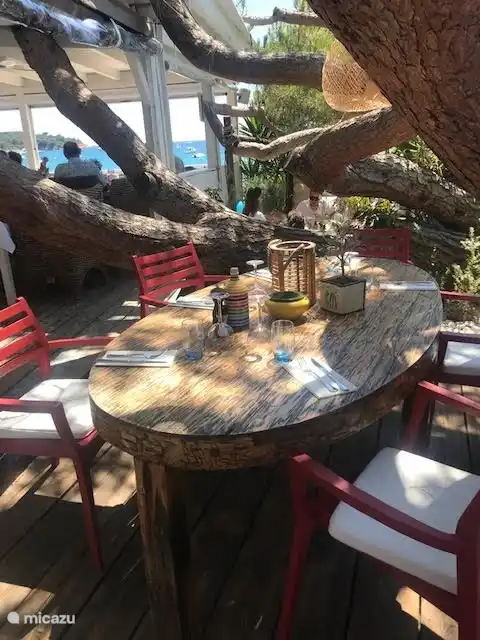 Hermosos nuevos pabellones de playa en Pampelonne. Cabaña Bambú