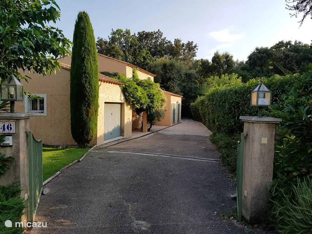 Villa Valbonne - entrada y frente