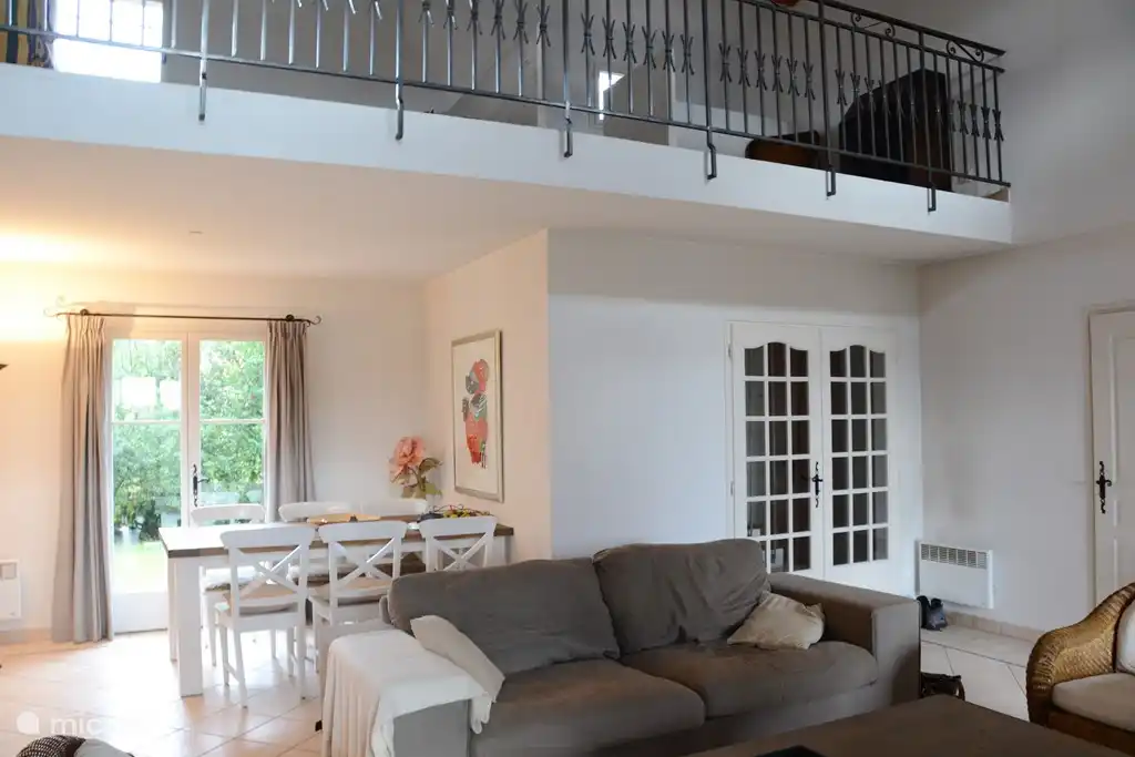 Salón con buhardilla Villa Valbonne