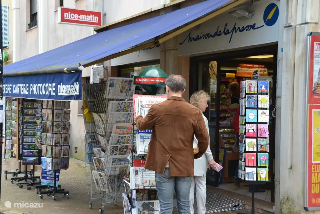Valbonne - en verano todos los días periódicos holandeses
