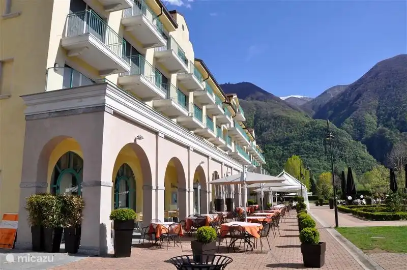 Gebäude des Parks, wo die Wohnung in P12 begibt sich auf der ersten Etage befindet.