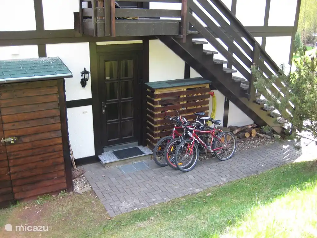 Entrance apartment with storage