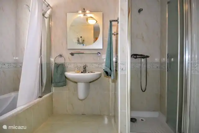 Bathroom with bath, shower and separate toilet, on the 2nd floor