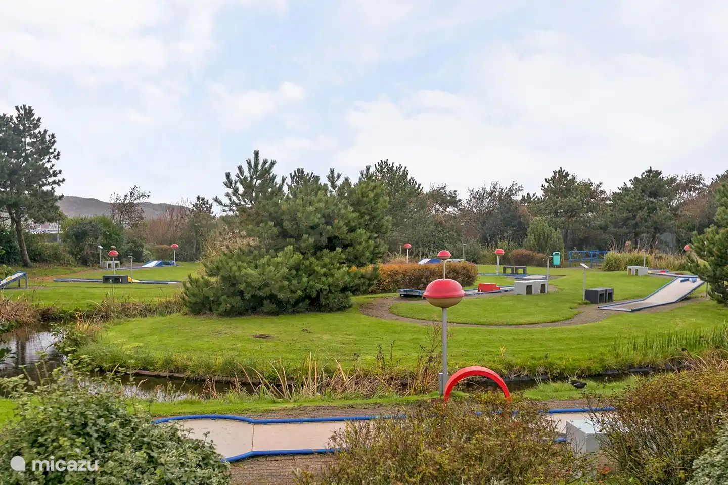 Parcours de golf miniature à côté du complexe d'appartements Strandslag