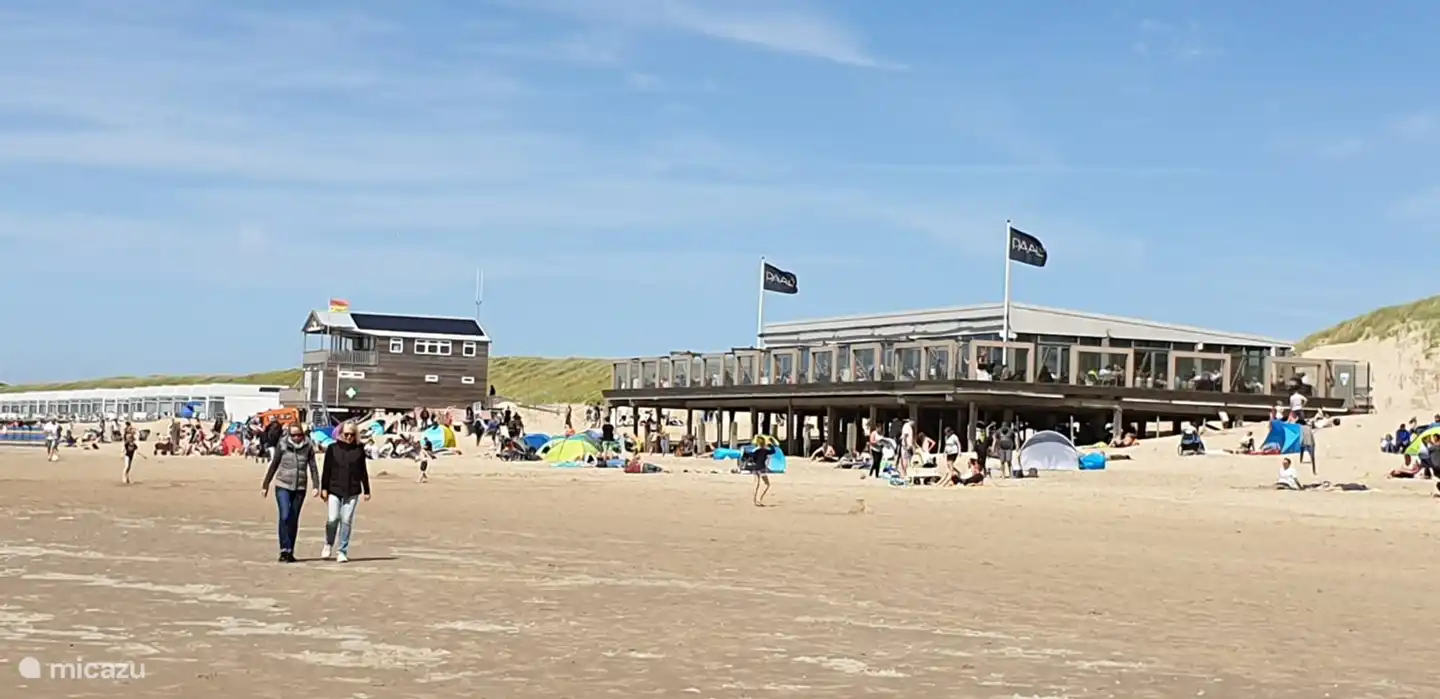 Pavillon de plage Paal 6. A 400 mètres de l'appartement. Ouvert 365 jours par an.