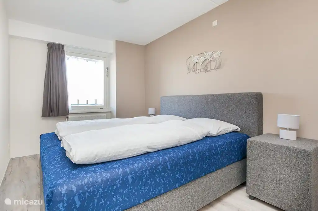 Chambre des maîtres avec lit extra long. 1,80 × 2,10