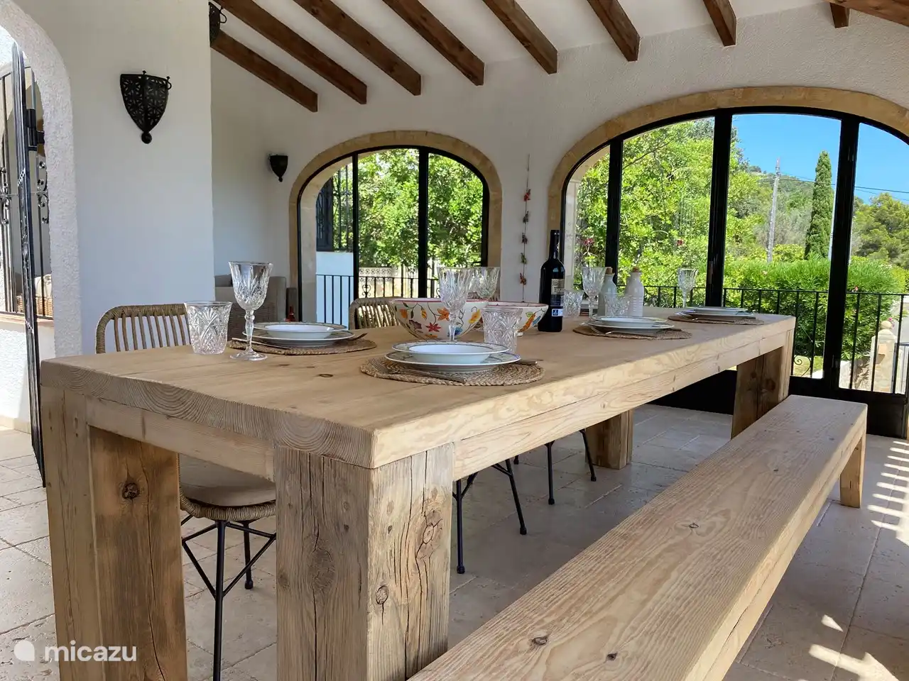 From the veranda you have a view of the garden, the swimming pool and the valley.