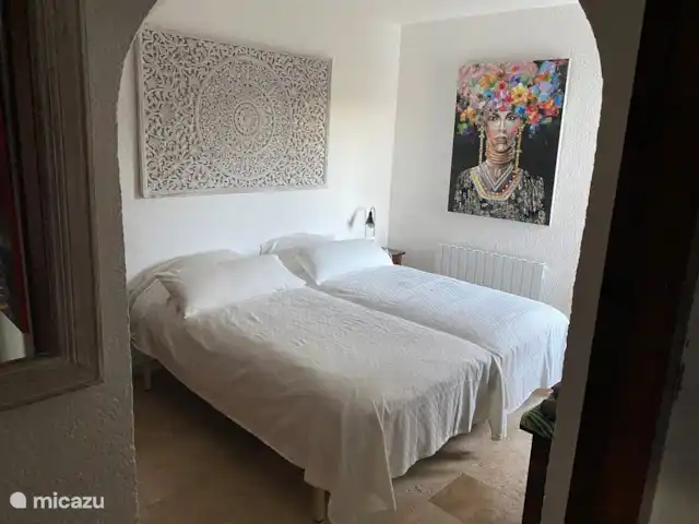 Casa Montgo huren in Spanje, Costa Blanca, Jávea - villa Het schilderij aan de muur is nieuw (2023). Wij vinden het heel mooi.