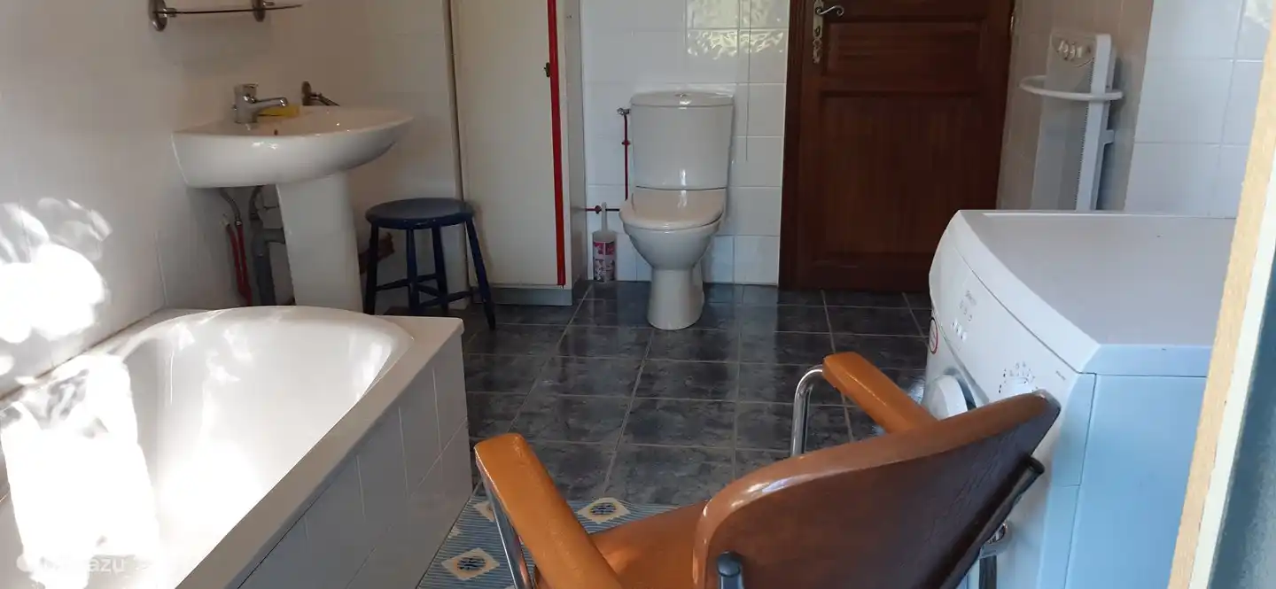 Toilette im Badezimmer.