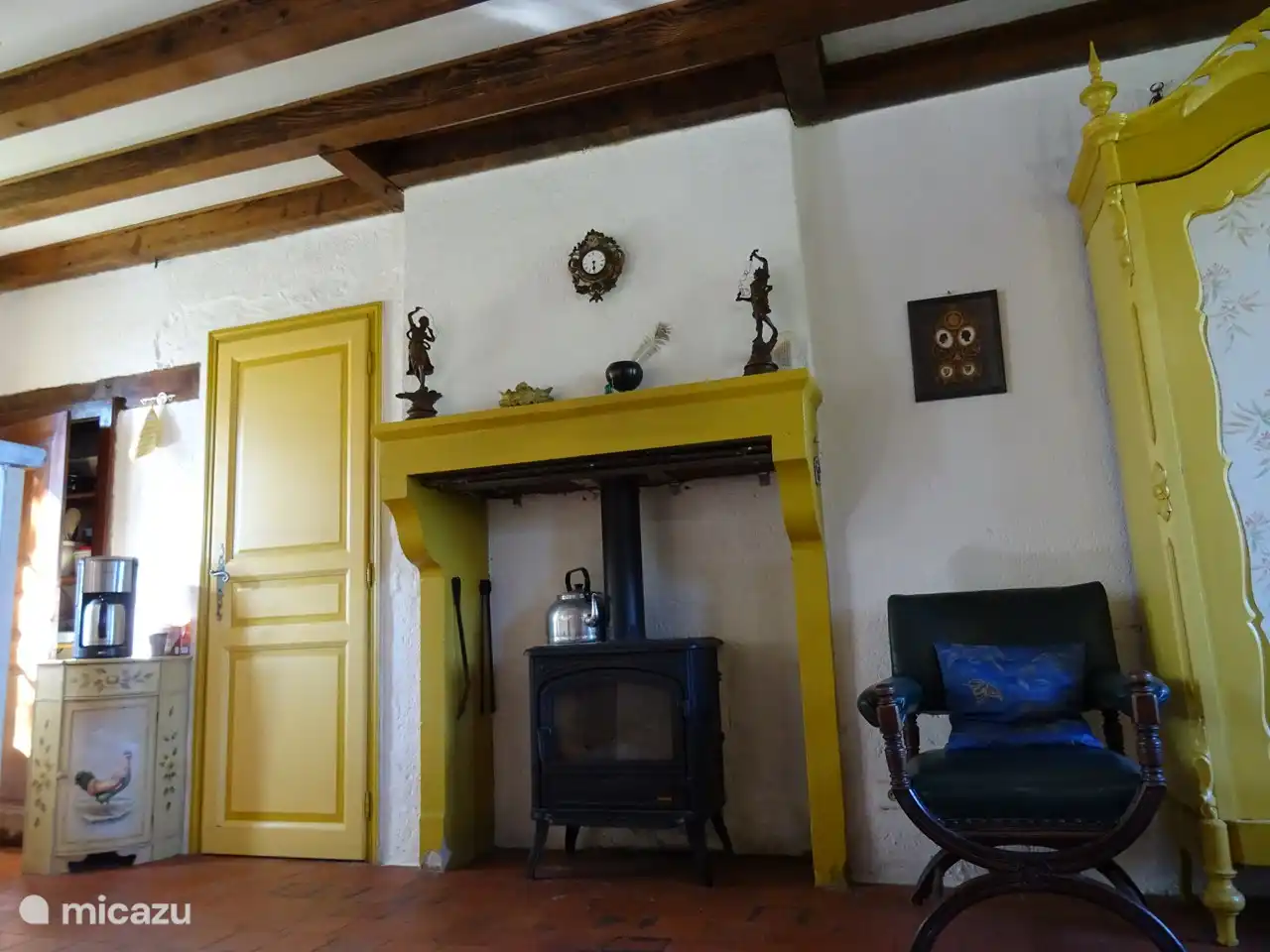 Stimmungsvoller Holzofen für kältere Abende im Frühling und Herbst.