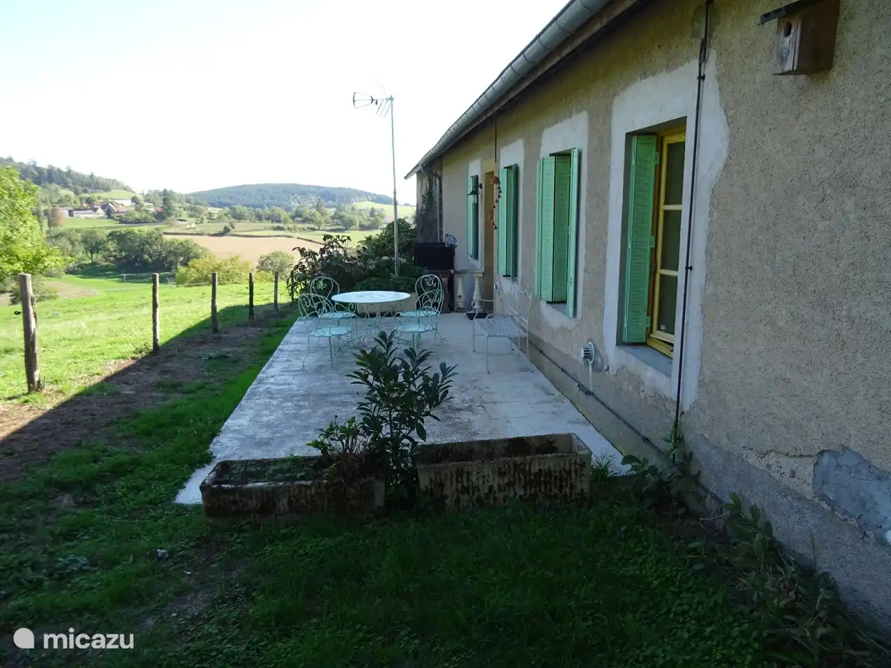 Terrasse hinter dem Haus.
