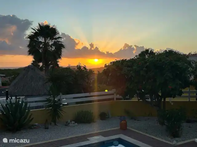 Villa Meerfarbe mit Meerblick + Pool huren in Curaçao, Banda Abou (west), Fontein - villa Sonnenuntergang - Aussicht von der Terrasse