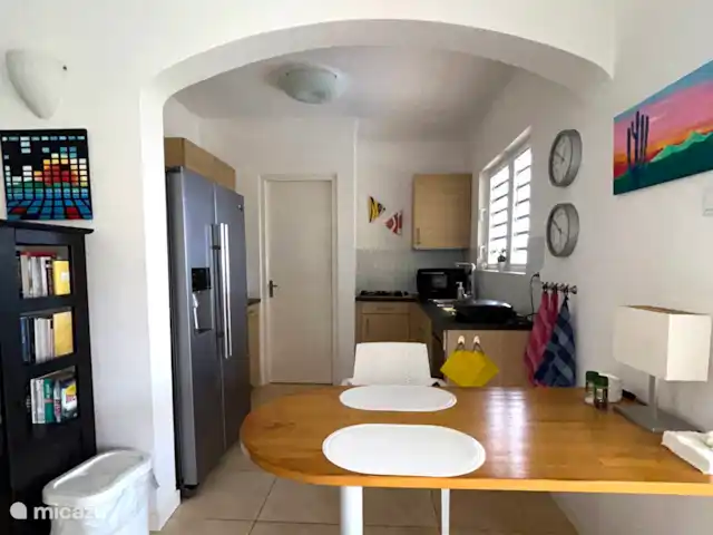 Villa Meerfarbe mit Meerblick + Pool huren in Curaçao, Banda Abou (west), Fontein - villa Küche mit Esstisch