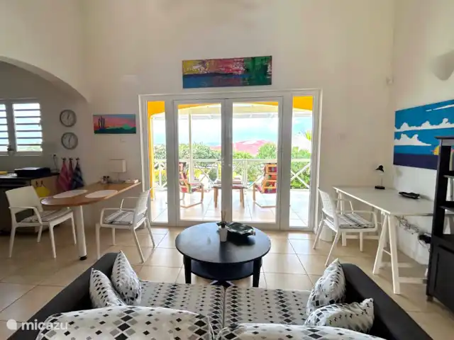 Villa Meerfarbe mit Meerblick + Pool huren in Curaçao, Banda Abou (west), Fontein - villa Wohnraum mit Schreibtisch und Aussicht