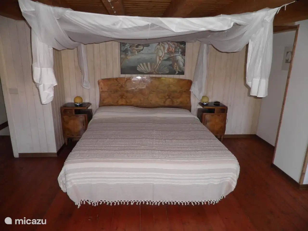 Schönes großes Bett von 1,80 x 2,05.