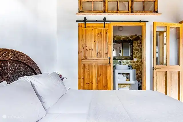 Schlafzimmer mit Bad en suite