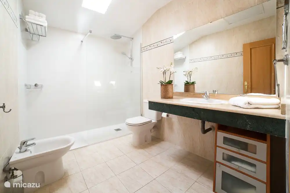 Badezimmer zum Schlafzimmer 3