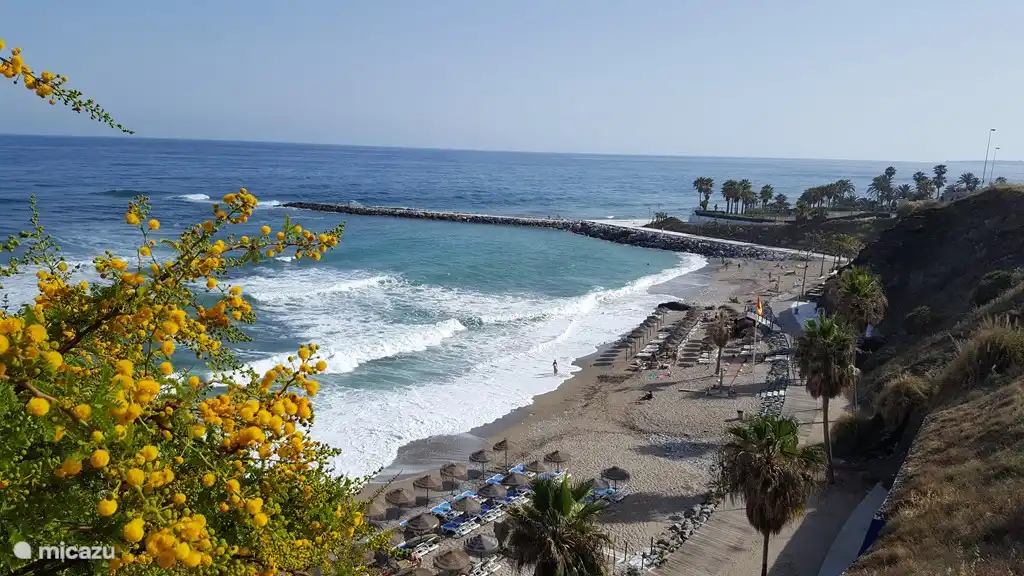 Der Strand von Luna Beach Club und Restaurant La Cala