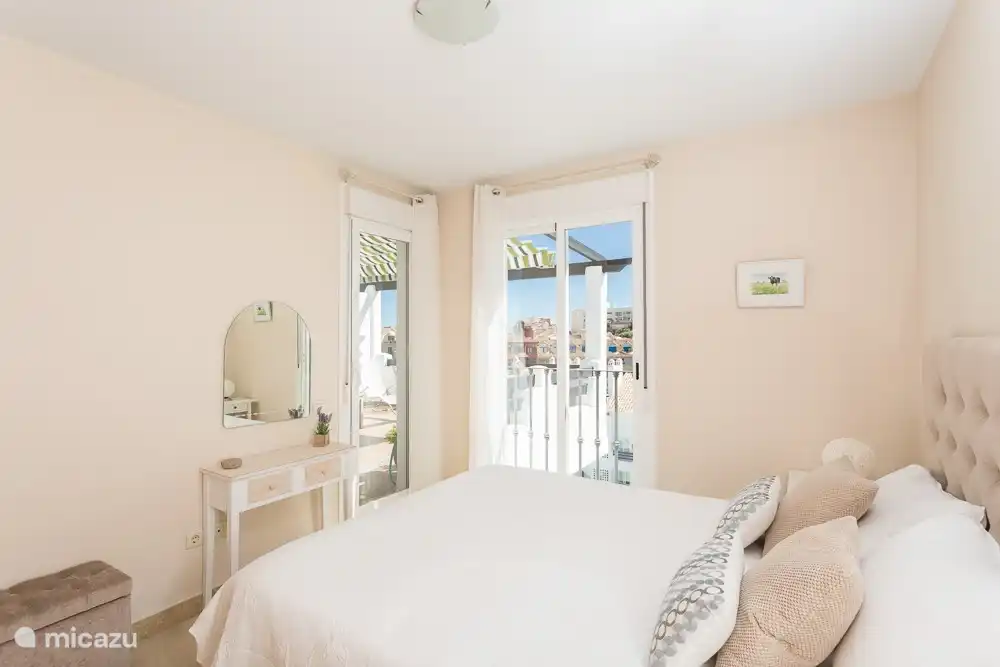 1 Schlafzimmer mit eigenem Bad und Zugang zur Terrasse