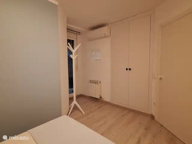 Porto de Cambrils | Espagne, Costa Dorada, Cambrils - appartement Chambre 2 avec 1 lit 1.40x2.00m, climatisation et grande armoire encastrée