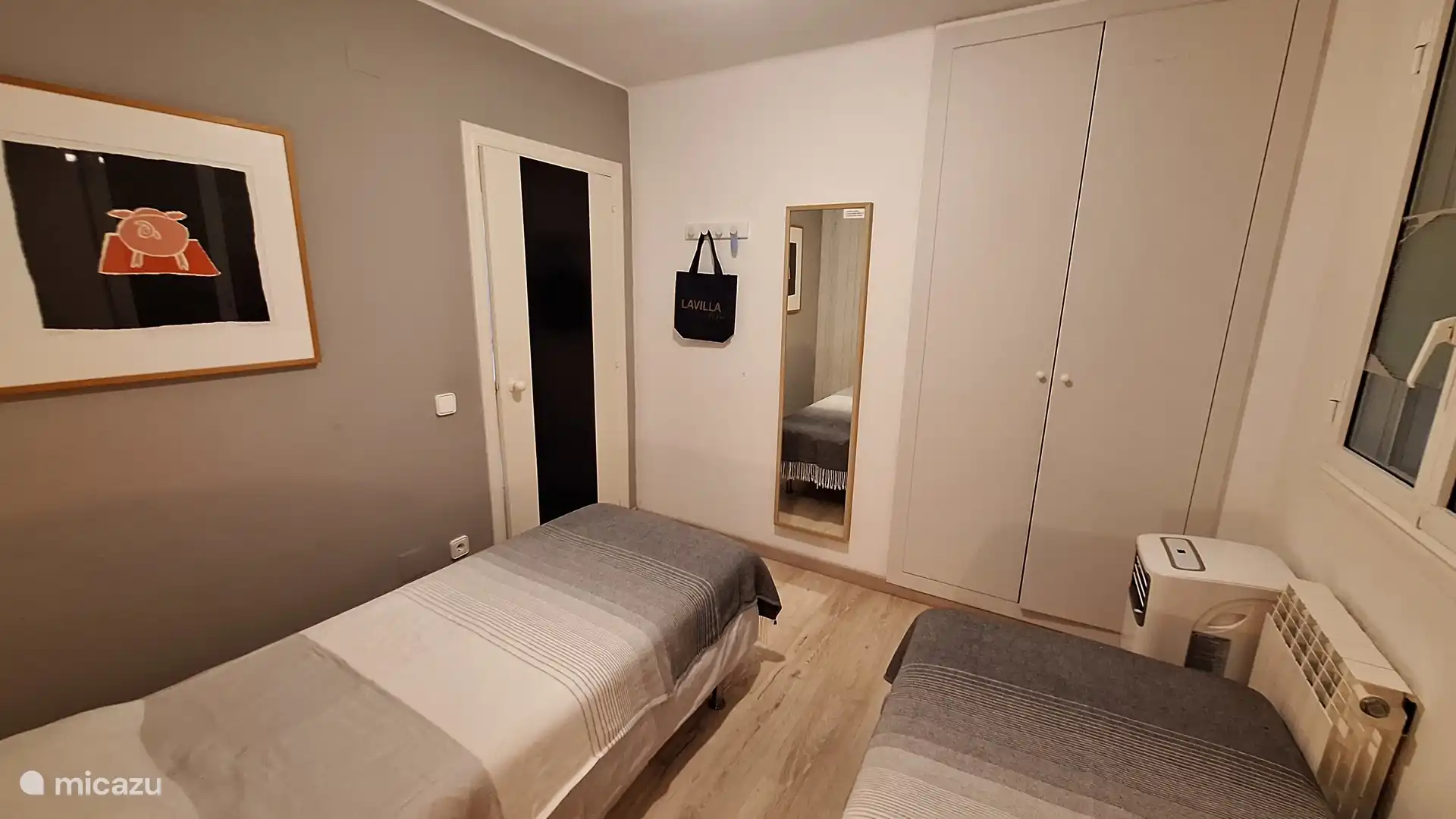 Slaapkamer 3 met 2 bedden van 0.80x2.00m airco en grote inbouwkast