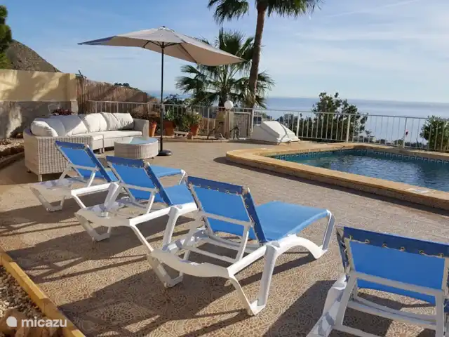 Location de Vacances Espagne, Costa Blanca, El Campello, villa - Villa Juliette Taras à la piscine