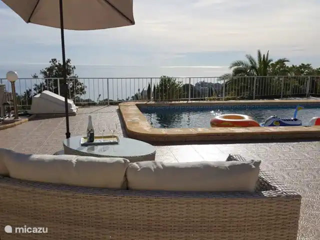 Location de Vacances Espagne, Costa Blanca, El Campello, villa - Villa Juliette Taras à la piscine