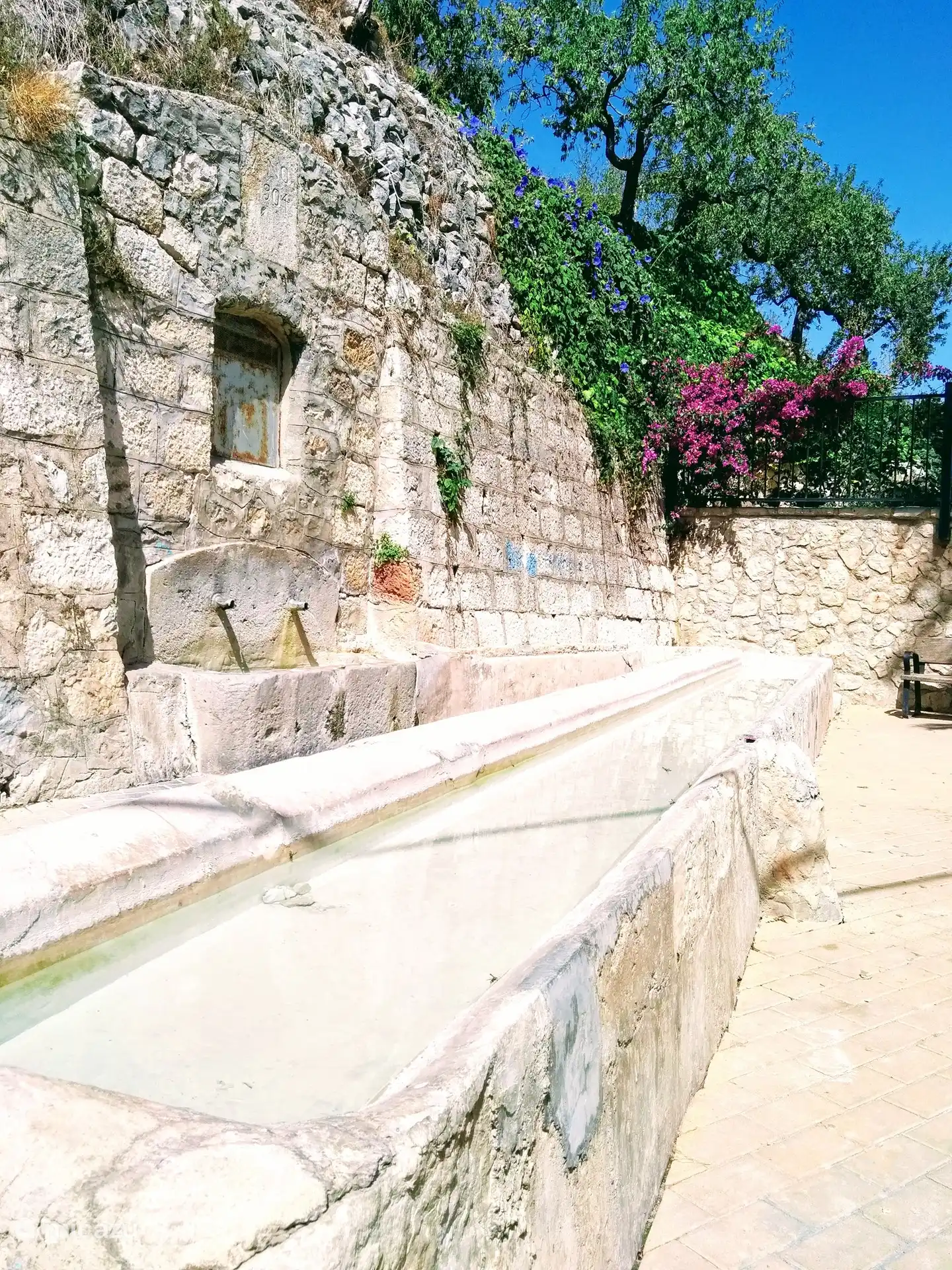 Das Dorf Tarbena ist 5 Autominuten entfernt