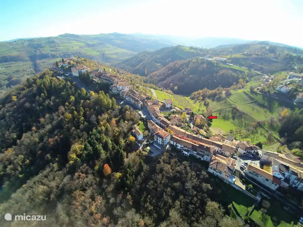 flecha roja apunta a Casa del Tulipano