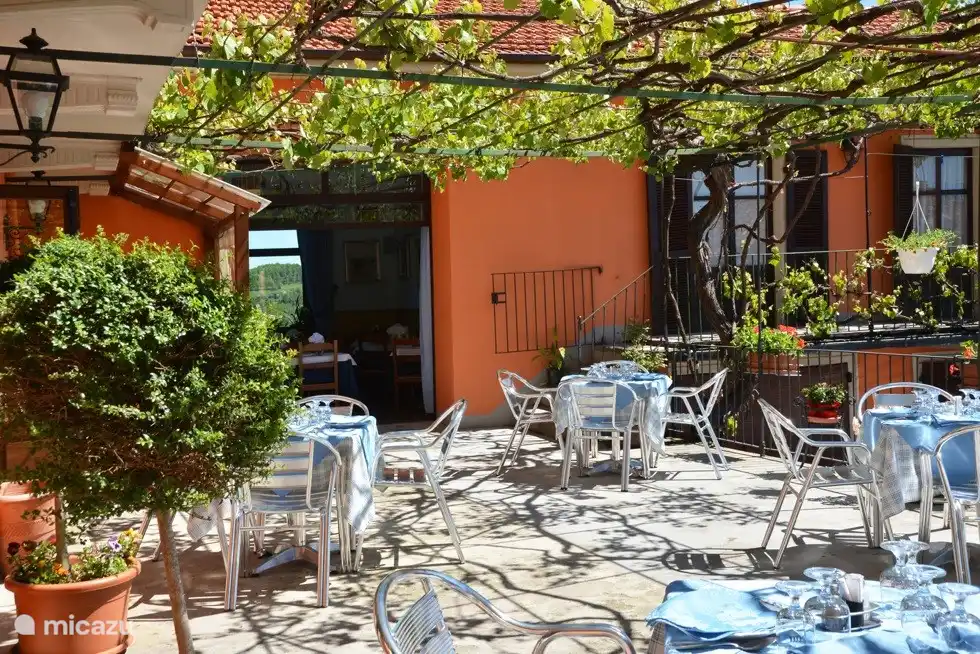 Restaurante con terraza en Bossolasco