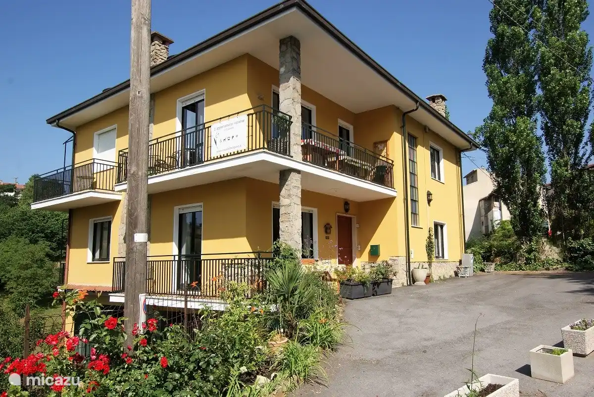 Casa del Tulipano 1. Stock in Italien, Piemont, Bossolasco - appartement