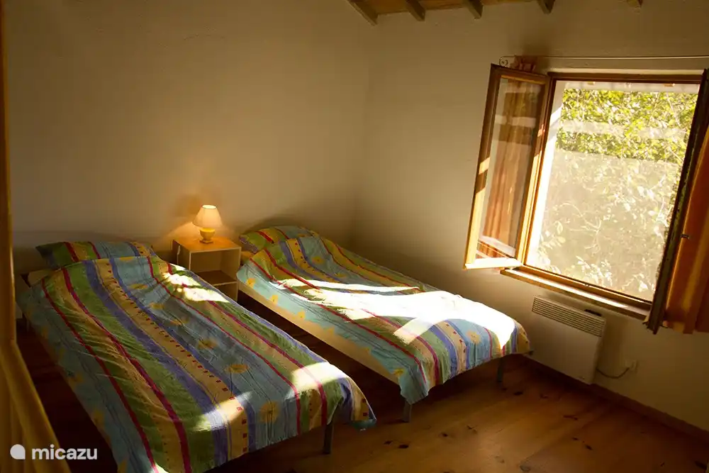Das zweite Schlafzimmer hat Blick nach beiden Seiten