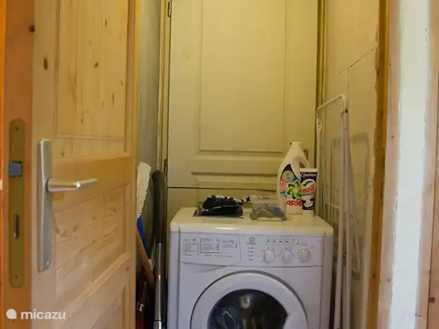 La Maisonnette, casa de campo en la naturaleza en Francia, Aude, Sonnac-sur-l'Hers - casa vacacional Un lugar para la lavadora y los utensilios de limpieza