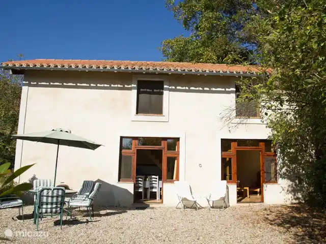 La Maisonnette, casa de campo en la naturaleza en Francia, Aude, Sonnac-sur-l'Hers - casa vacacional Vista de la casa desde el frente
