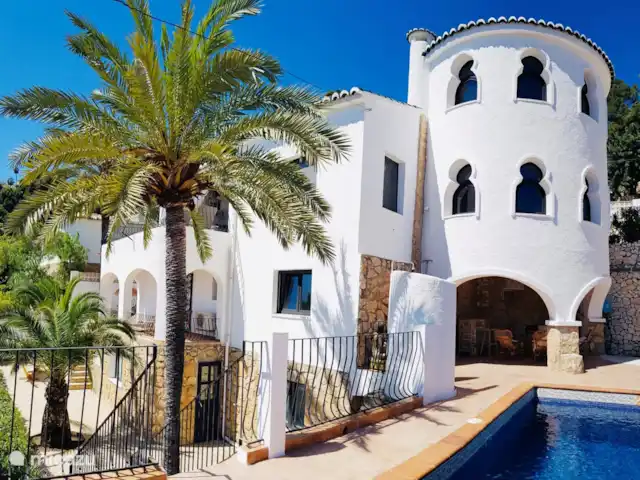 Casa Las Palmeras avec vue sur la mer | Espagne, Costa Blanca, Moraira - villa Vous pouvez accéder à la piscine depuis la maison en empruntant les escaliers extérieurs et intérieurs.